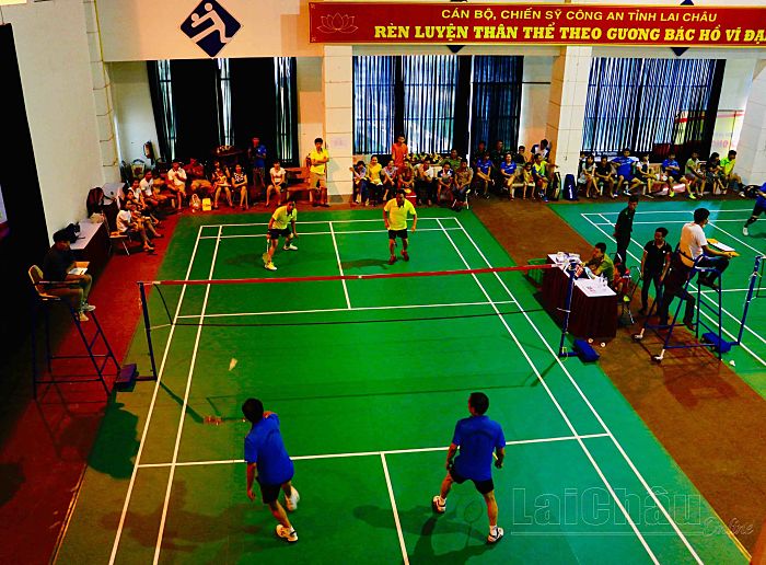 Phong trào thể dục thể thao luôn thu hút đông đảo cán bộ, chiến sỹ trong toàn lực lượng tham gia.